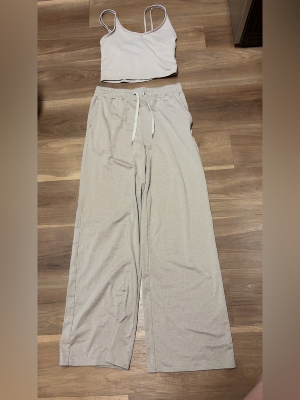 Vuori Women's Straight Leg Pants set